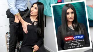 Shoplyfter - Hot Babe With Tattoos Spreads Her Legs In Security Office And Gets Fucked On The Desk