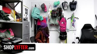 Shoplifting On Christmas Eve Goes Wrong - Shoplyfter