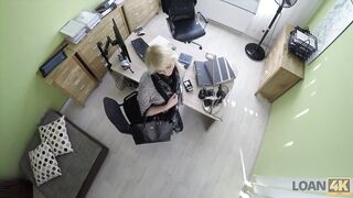 Amateur. Blonde angel gives her nice shaved pussy to...