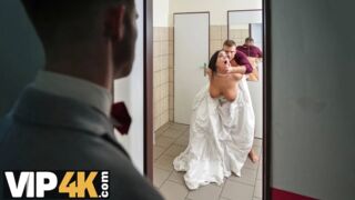 Amateur. Wife gets her hairy vagina licked and penetrates in the WC
