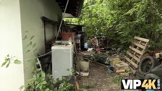 Amateur. Hunter fucked a gypsy girl at abandoned house