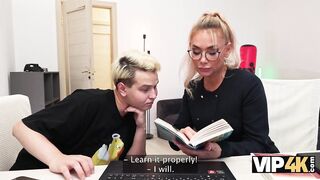 Amateur. MILF tutor came to the dormitory and had fun with 2 young cocks