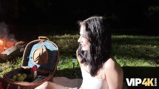 Amateur. Picnic Seduction. Hot sex with Chloe Heart
