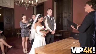 Amateur. Couple starts fucking in front of the guests after wedding ceremony