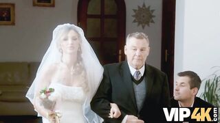 Amateur. Guests can't hide emotions when they see bride fucking in video