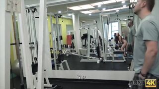 Man let stranger fuck his slutty girlfriend in gym