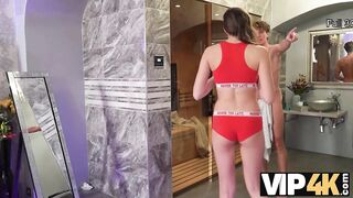 Amateur. Naked dude entered meets chick with stunning body in her sauna