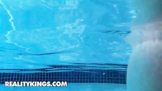 Hot Sex - Alicia Williams Goes In The Pool And Starts Shaking Her Ass For JMac To Watch