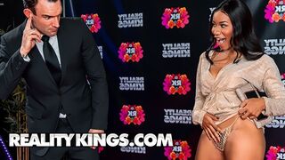 Hot Sex - Ebony influencer Jenna Foxx show off big tits