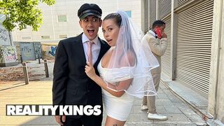 Hot Sex - Yae Triplex Needs Some Wedding-Day Dick & Lucky Chauffeur Jordi Fits The Bill