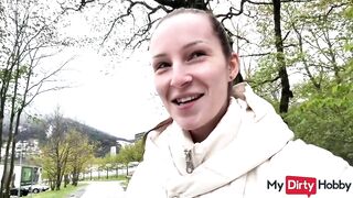 Hot - Amateur gives a public blowjob to a stranger