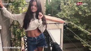 Hot - Quick blowjob and creamy facial