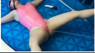 Water Bondage mit Kitzler-Penetration