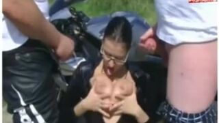 Dreier am Motorrad