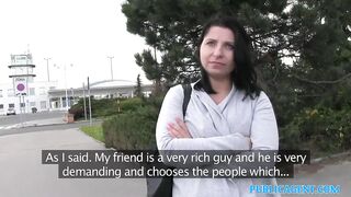 Amateur Hot babe sucks and fucks for cash