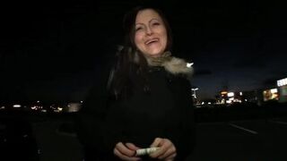 Amateur Belinda given a creampie a public car park