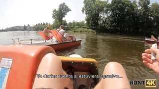 Amateur Por dinero, la sexy sexy es perforada por un cazador en el bosque cerca de BF