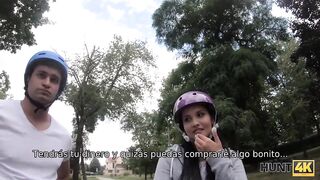 Amateur. Sexy patinadora necesita dinero y está lista para follar para ellos