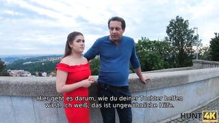 Amateur. Glücklicher Jäger trifft entzückendes Küken mit ihrem armen Vater und verführt sie für Sex