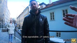 Amateur. Sissy boy está viendo cómo su cita satisface a otro hombre
