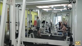 Amateur. Coniglietto ingenuo in palestra fa sesso con un maschio ricco