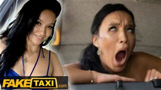 Amateur Taxi Bikini - Babe Asia Vargas strips in the back of the cab to the drivers delight