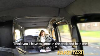Amateur Back seat anal for curvy lass in London taxi cab